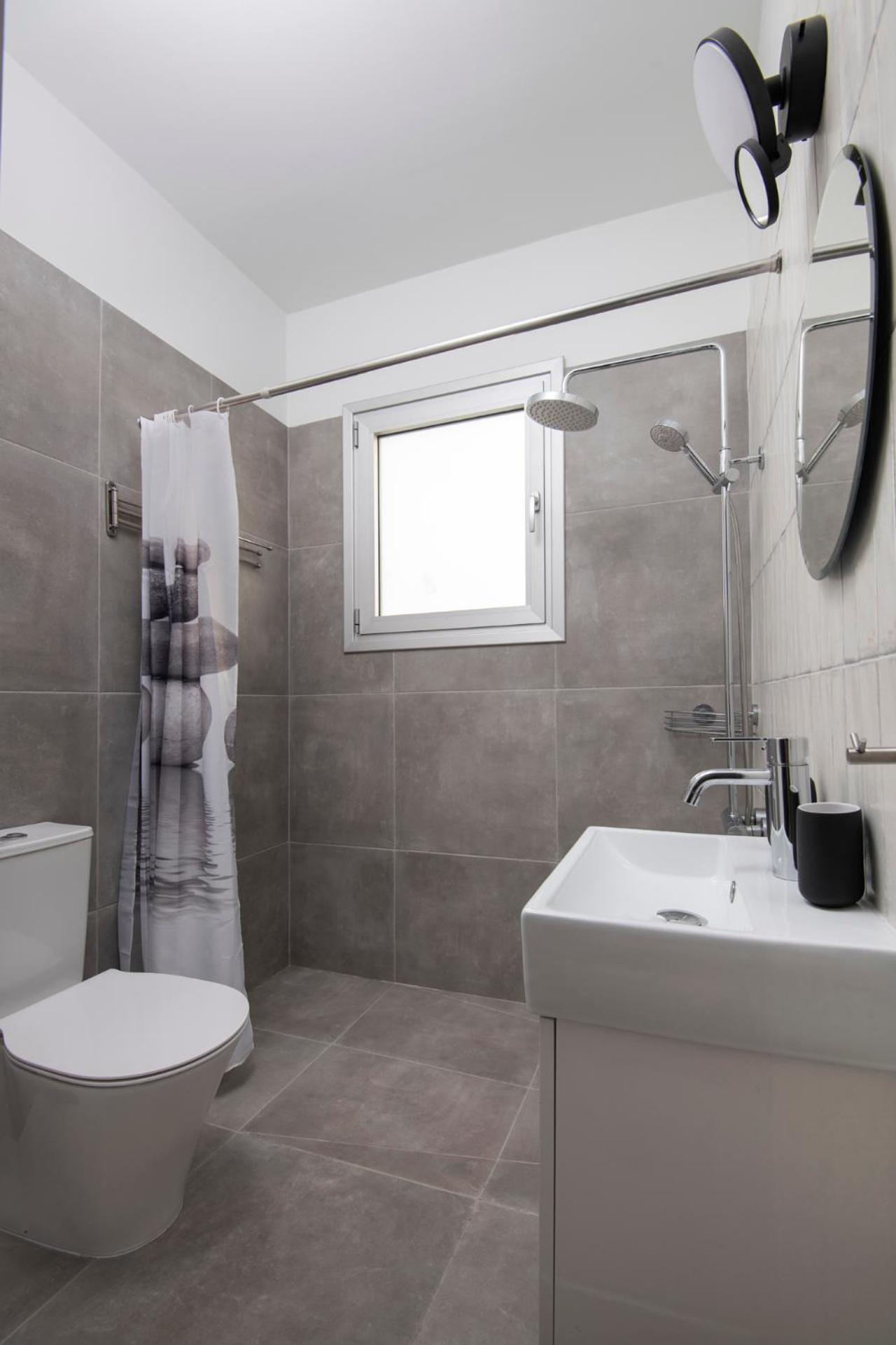 Amazing Two Bedroom Apartment Larnaca Exterior photo
